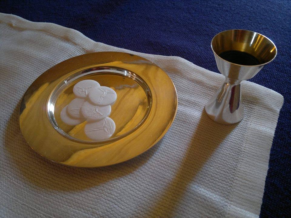 Messu klo 10 ja ehtoollishetket klo 12 ja klo 13, ilmoittaudu! Ehtoollinen