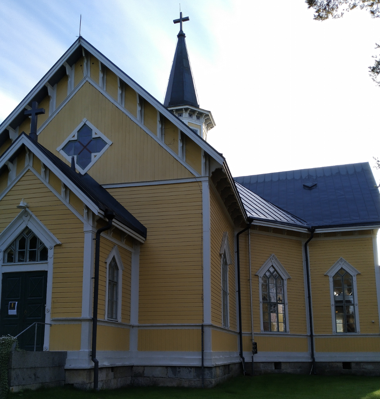 keltainen kirkko