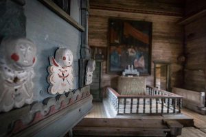 Messu Petäjäveden vanhan kirkon alttari